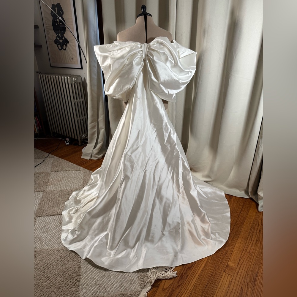 Bow formal bolero